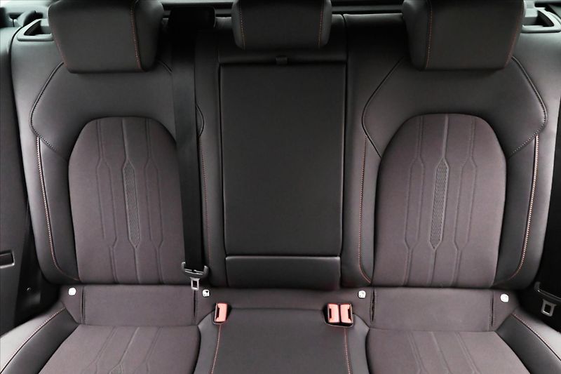 Cupra Leon 2,0 TDI 110 kW DSG Sportstoure - fotka 28 z 33
