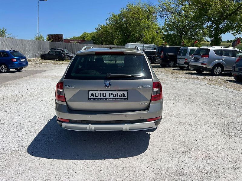 Škoda Octavia 2.0 TDi - fotka 14 z 16
