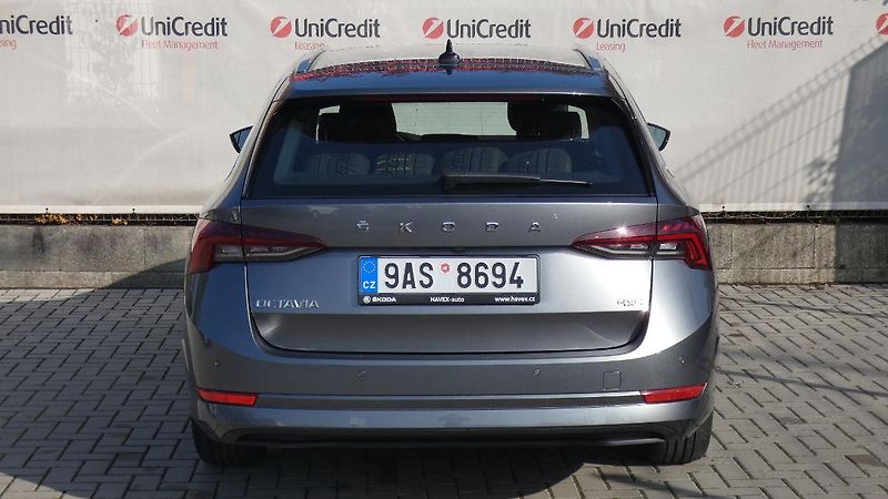 Škoda Octavia Combi 2,0 TDI Style 4x4 DSG 11 - fotka 4 z 26
