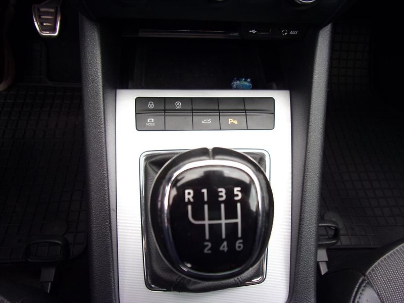 Škoda Octavia 2,0 TDI Style 110kW  Combi - fotka 21 z 26