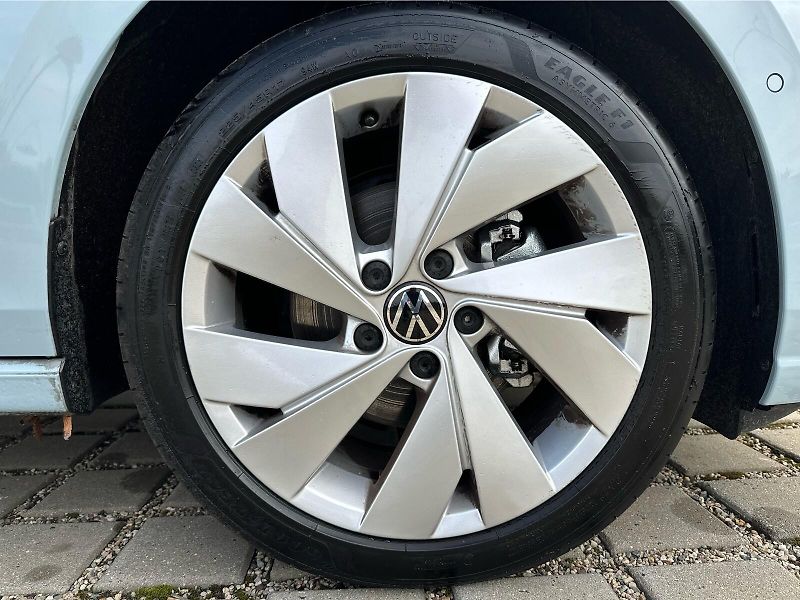 Volkswagen Golf Life 1.5 TSI 110kw M6 - fotka 16 z 22