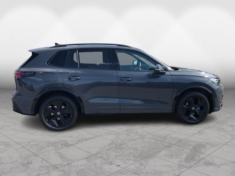 Volkswagen Tiguan R-Line People 1,5 eTSI 110kW m - fotka 8 z 30