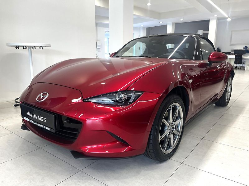 Mazda MX-5 (2026) 1.5L G132 6MT RWD Exclusive  - fotka 3 z 17