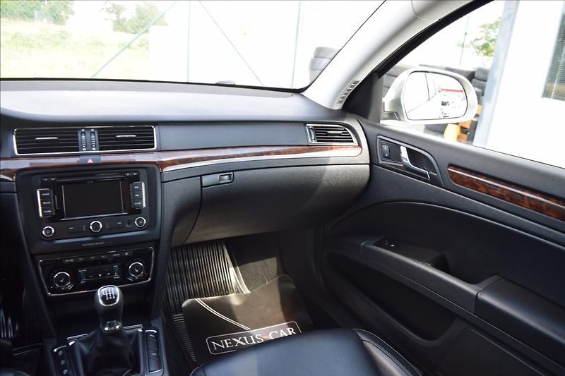 Škoda Superb 2,0 TDI 125KW TOP VÝBAVA ALU - fotka 32 z 50