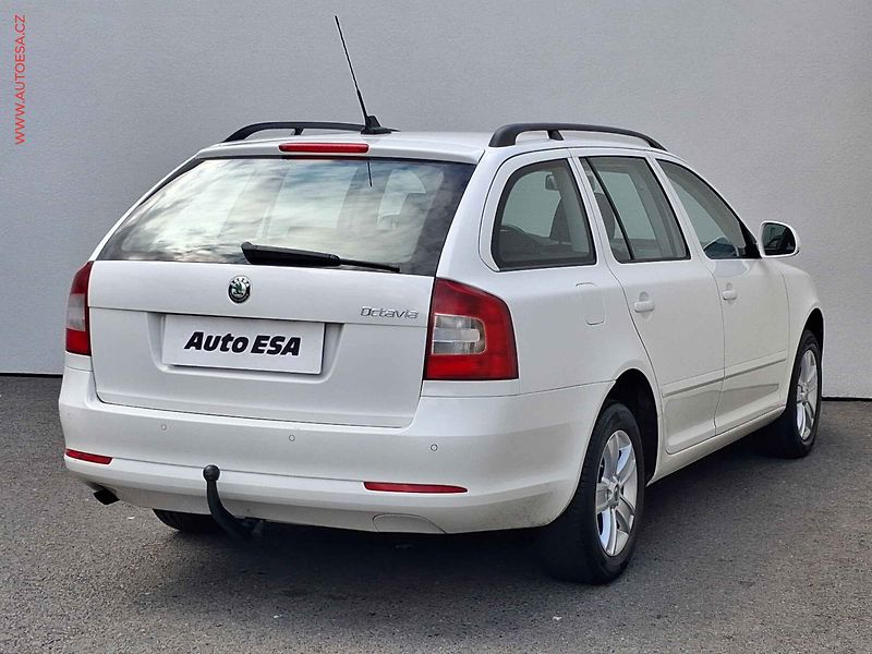 Škoda Octavia (2010) 1.2 TSI, Ambiente, DSG - fotka 4 z 18