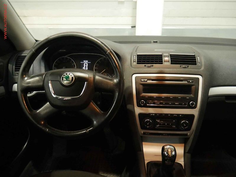 Škoda Octavia (2010) 1.6TDi, Ambiente - fotka 11 z 15