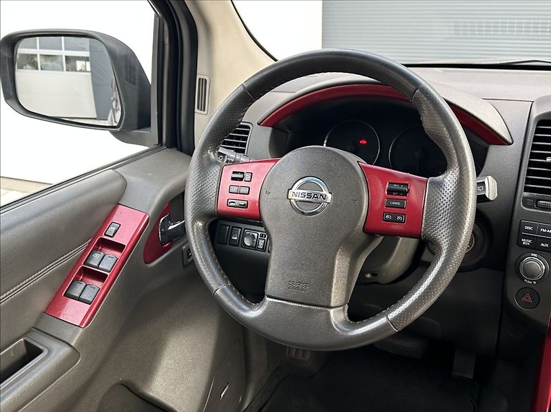 Nissan Pathfinder 3,0 DCI 231PS  LE Executive 4x - fotka 24 z 55