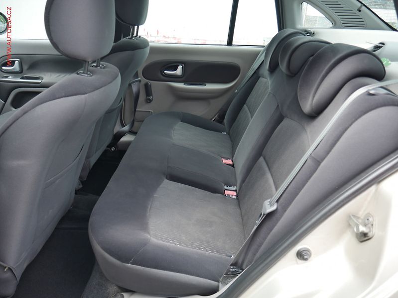 Renault Thalia (2011) 1.2 i, ČR, AC - fotka 10 z 17