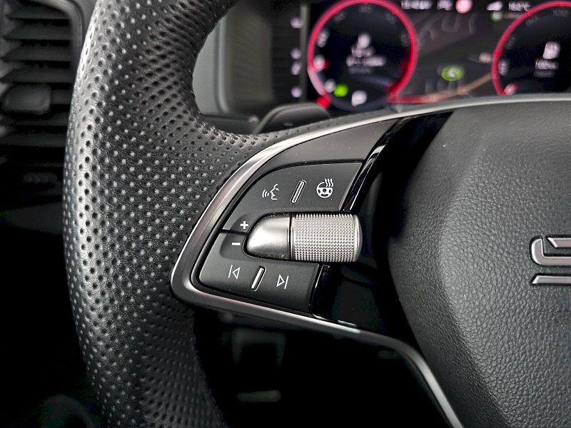 Škoda Karoq (2025) 1.5TSI 110kW DSG SPORTLINE TAŽ - fotka 10 z 33
