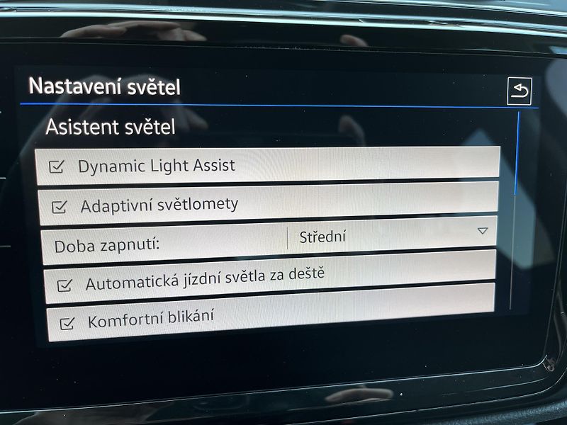 Volkswagen Touran (2020) 2.0TDI DSG VÝB*13000€ HIGHLINE - fotka 38 z 48