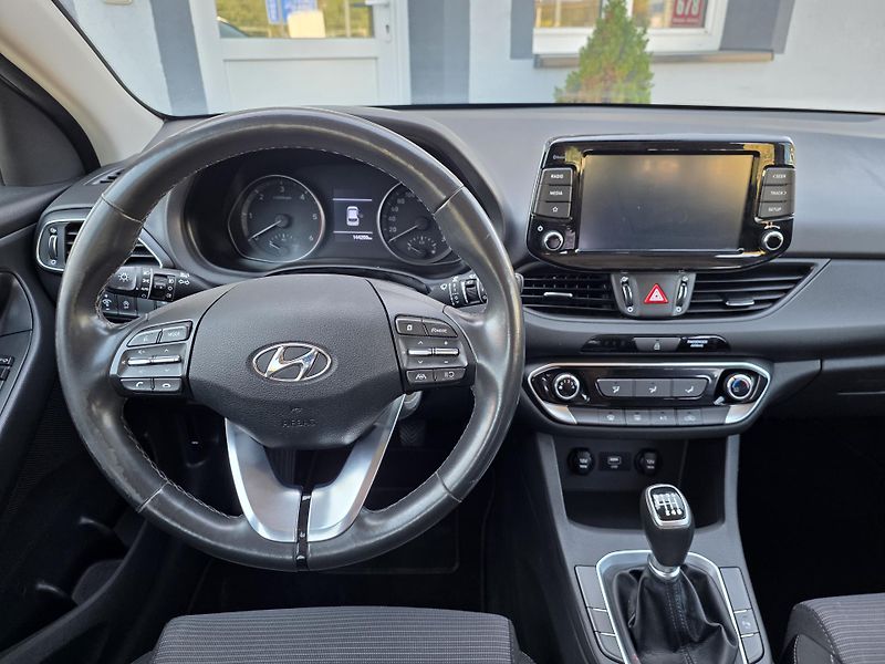 Hyundai i30 (2022) 1.6CRDi COMFORT TAŽNÉ KAMERA - fotka 9 z 20
