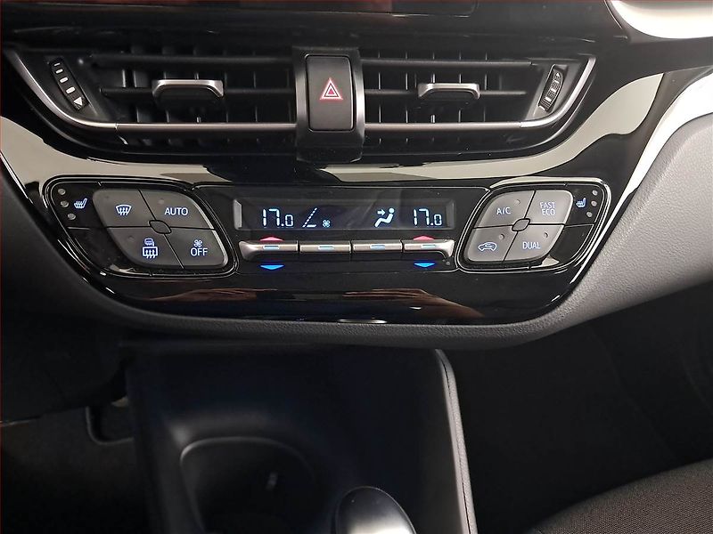 Toyota C-HR (2023) 1.8 Hybrid - fotka 16 z 21