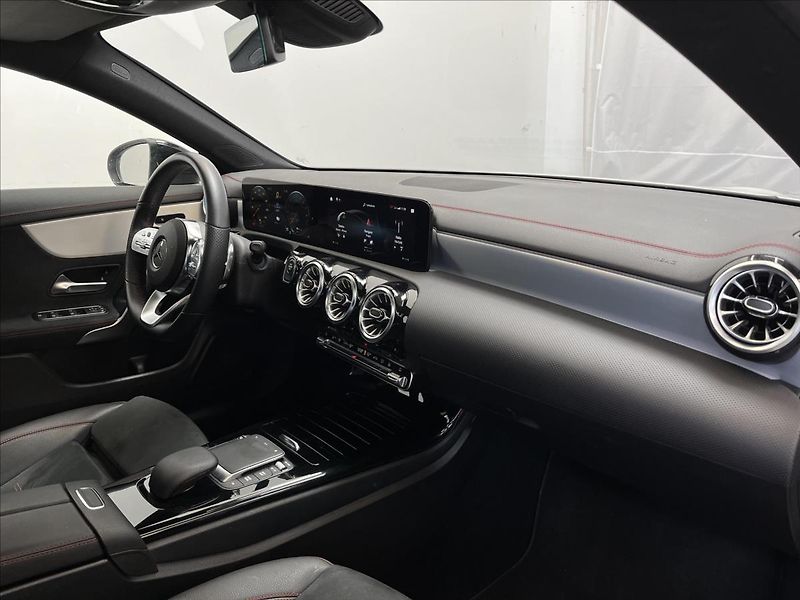 Mercedes-Benz CLA 250 e Shooting Brake AMG Line - fotka 14 z 23