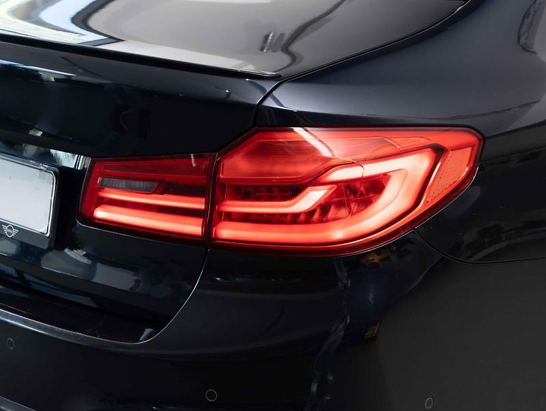 BMW Řada 5 540d xDrive Limousine - fotka 10 z 21