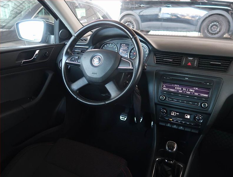 Škoda Rapid (2013) 1.6 TDI, Park. senzory - fotka 7 z 17