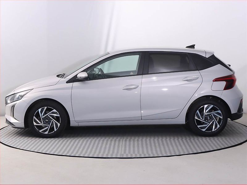 Hyundai i20 (2023) Family 1.0 T-GDI, Automat - fotka 3 z 20