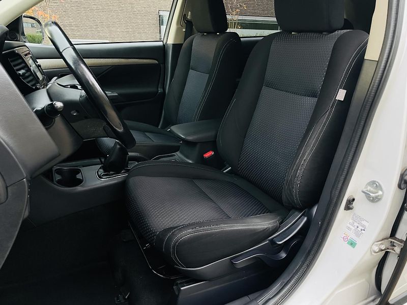 Mitsubishi Outlander 2.0i MANUÁL 1.MAJITEL SERVISKA - fotka 27 z 43