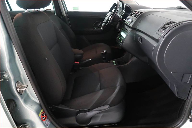 Škoda Fabia (2011) Elegance 1.2 TSI, Tempomat - fotka 9 z 15
