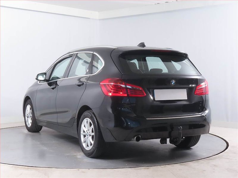 BMW Řada 2 (2015) 218i Active Tourer, Serv.kniha - fotka 4 z 14