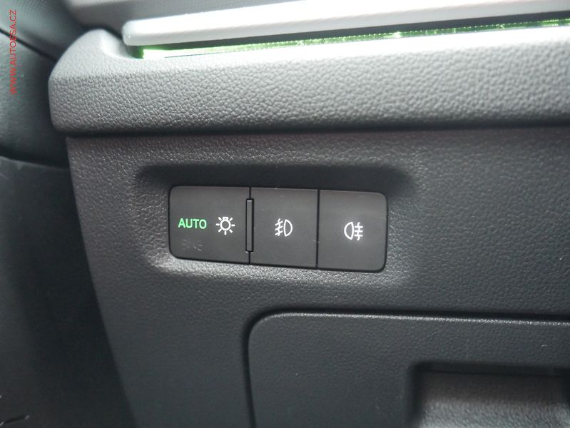 Škoda Octavia (2020) 2.0 TDi, Navi, LED, AC - fotka 15 z 20