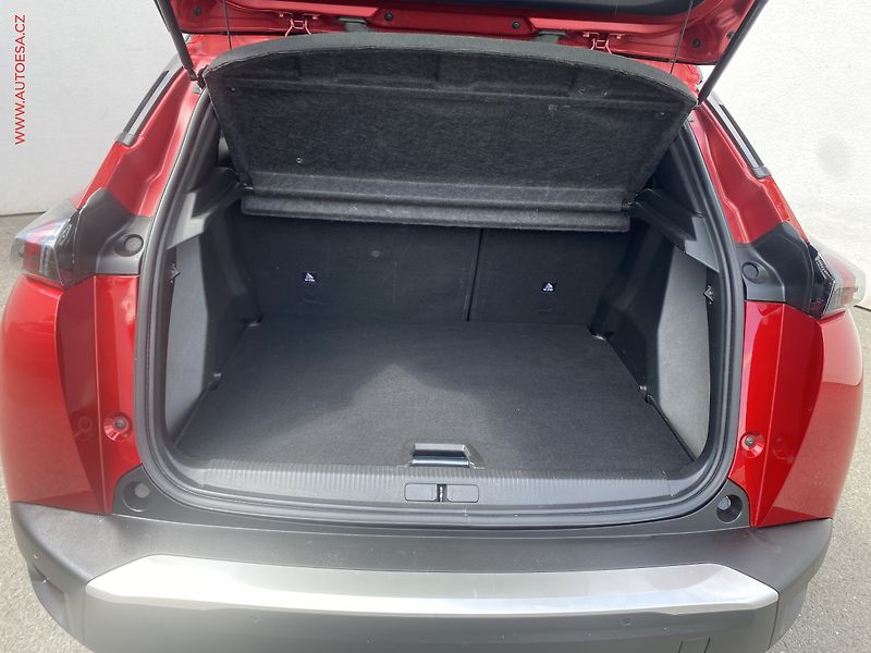 Peugeot 2008 (2021) 1.2 PT, GT, navi, kamera - fotka 7 z 18