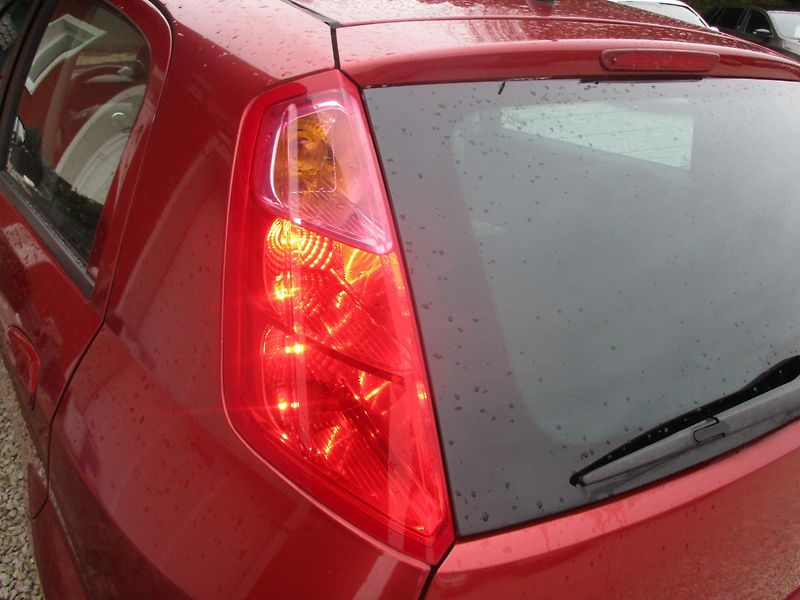 Fiat Grande Punto 1.4i KLIMA +SADA PNEU - fotka 30 z 31