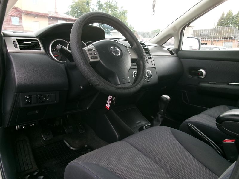 Nissan Tiida (2009) 1,6 16V AC ALU HF BT - fotka 21 z 26