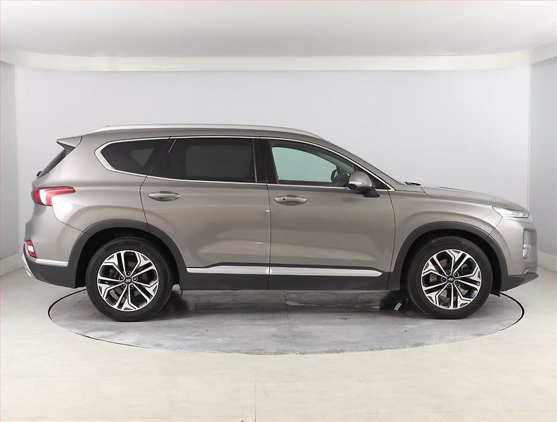 Hyundai Santa Fe (2019) 2.2 CRDi - fotka 6 z 23