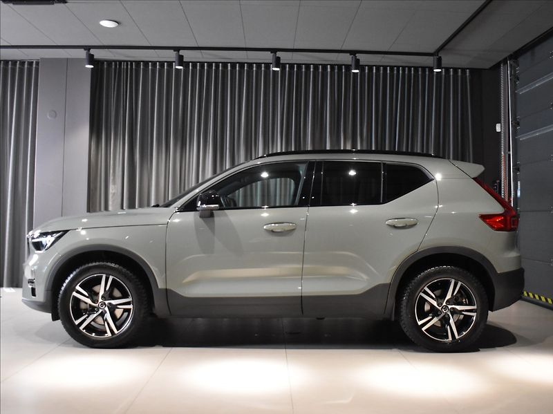 Volvo XC40 2,0 B4 PLUS Dark BLIS,Bezklíč - fotka 2 z 22
