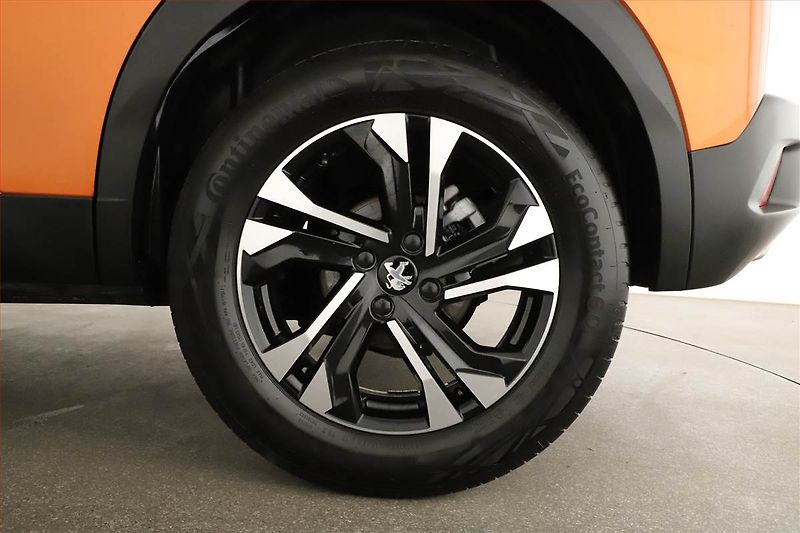 Peugeot 2008 (2023) Allure 1.2 PureTech, Automat - fotka 18 z 18