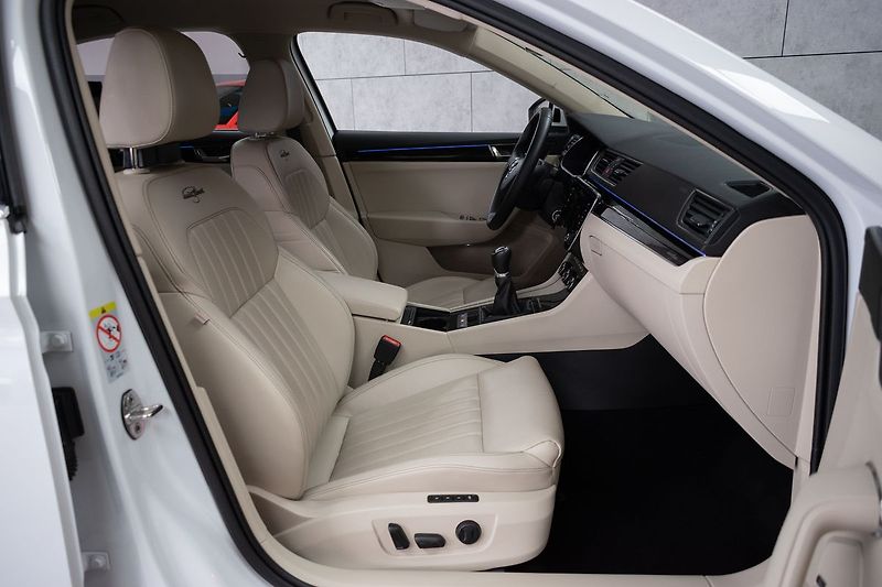 Škoda Superb 2.0 TDI L&K*TAŽNÉ*DPH*ČR 1.MAJ - fotka 13 z 52