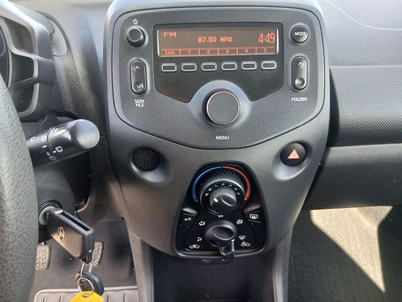 Toyota Aygo 1.0, 51 kW, klima - fotka 22 z 38