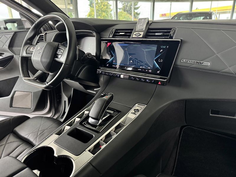 DS Automobiles DS7 Crossback 1,6 E-TENSE 300*AT8*4x4*RIVOLI - fotka 14 z 47