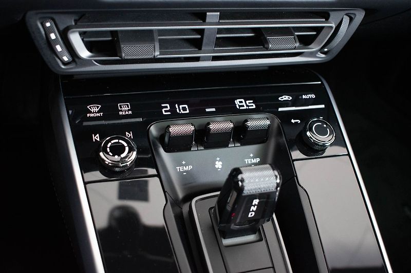 Porsche 911 CARRERA S - fotka 21 z 34