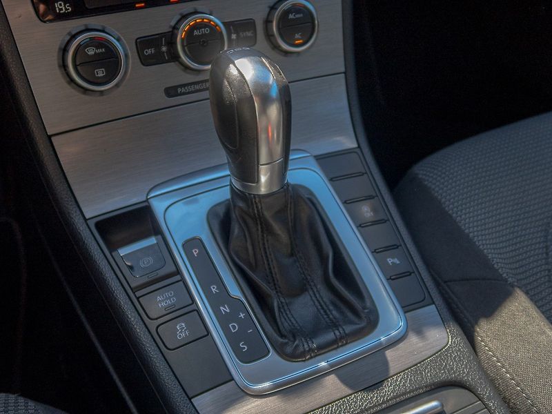 Volkswagen Passat (2012) 2.0TDI 103KW CR DSG – NAVI - fotka 29 z 52