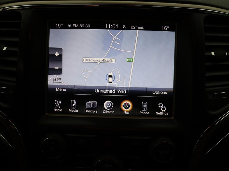 Jeep Grand Cherokee 3,0 CRDI 184kW 4x4 Summit - fotka 21 z 32