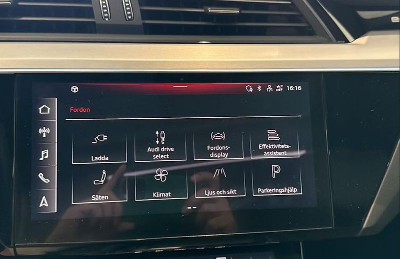 Audi Q8 e-tron 55 Q SoH 97% 360k Pano Tažné - fotka 25 z 34