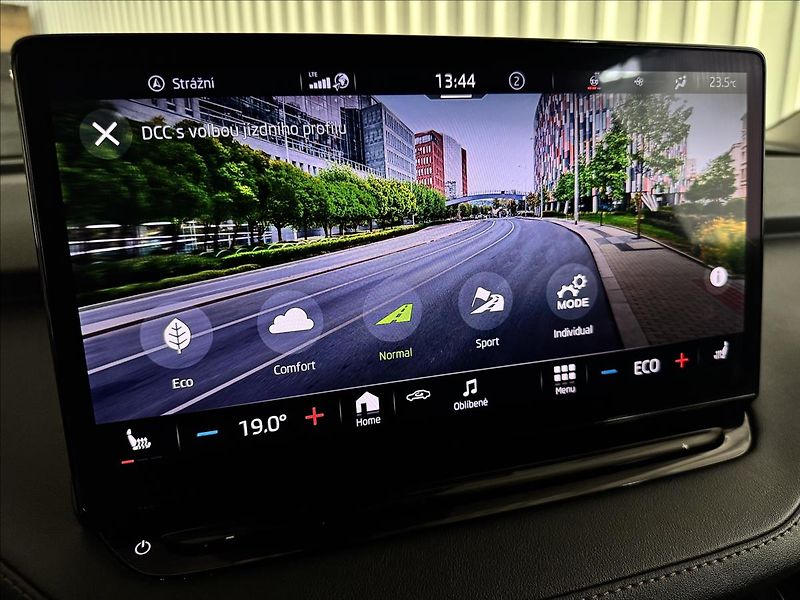 Škoda Enyaq IV80 DCC SUITE TAŽNÉ MATRIX - fotka 25 z 47