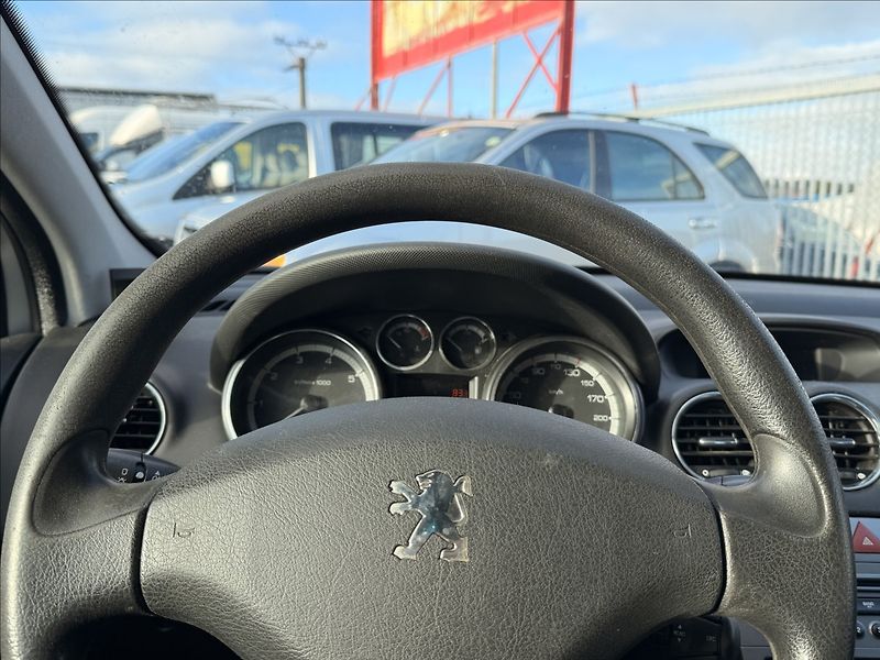 Peugeot 308 1,4 16V KLIMA - fotka 10 z 23