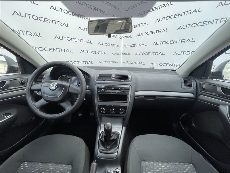 Škoda Octavia 1,4 TSi,90kW,serv.kn. - fotka 15 z 19