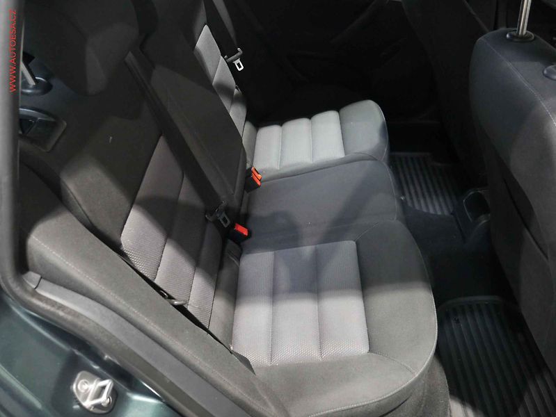 Škoda Octavia (2006) 1.6i, ČR, Ambiente - fotka 11 z 17
