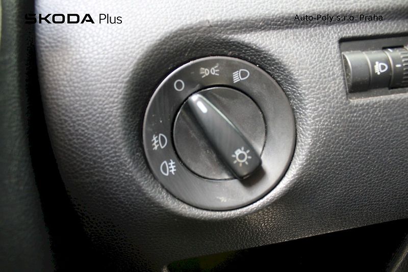 Škoda Roomster (2009) 1.4 16V 63 kW Style - fotka 12 z 20