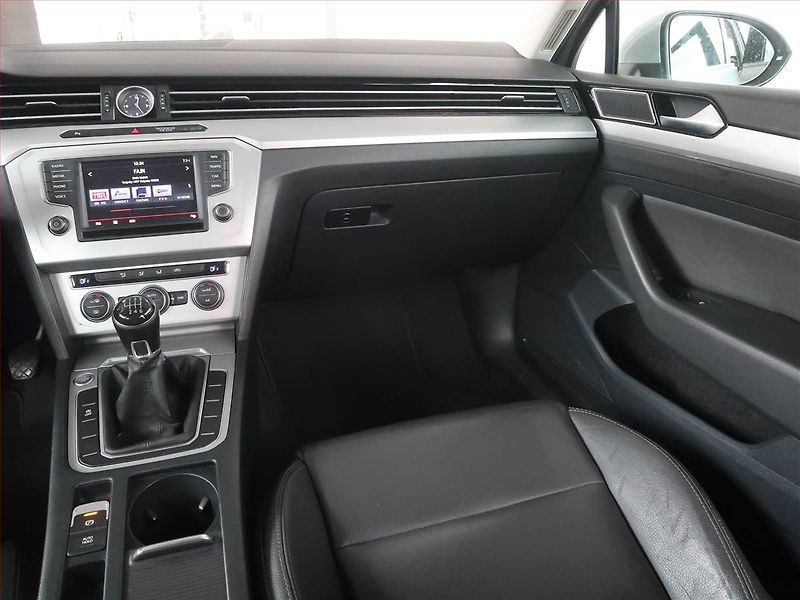 Volkswagen Passat (2014) 2.0 TDI, Navi, Tempomat - fotka 8 z 16
