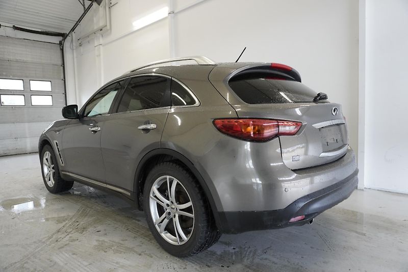 Infiniti FX50 5.0 V8 287 kW AWD AUTOMAT - fotka 3 z 24