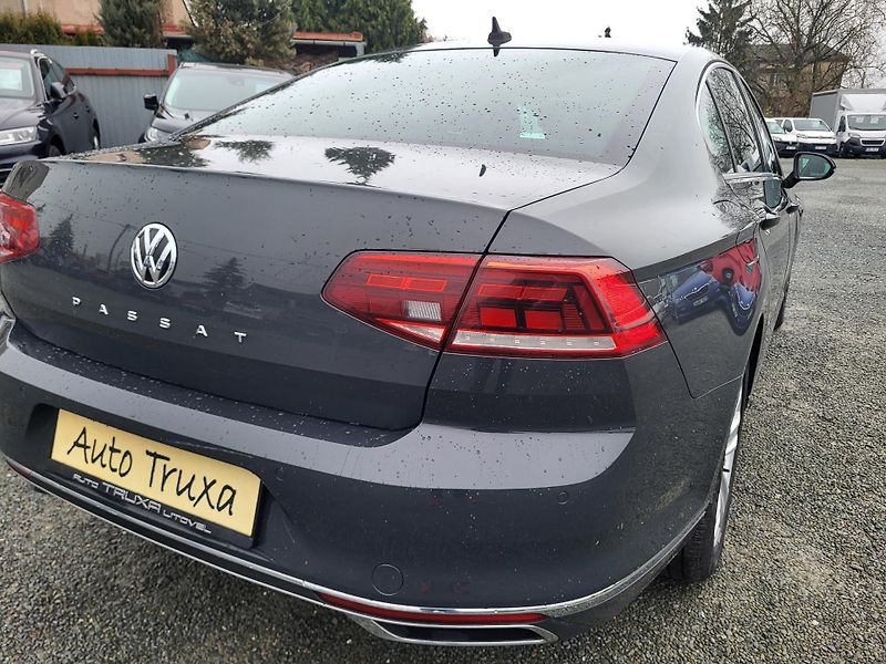Volkswagen Passat SEDAN 2.0 TDi ELEGANCE *ČR - fotka 39 z 46