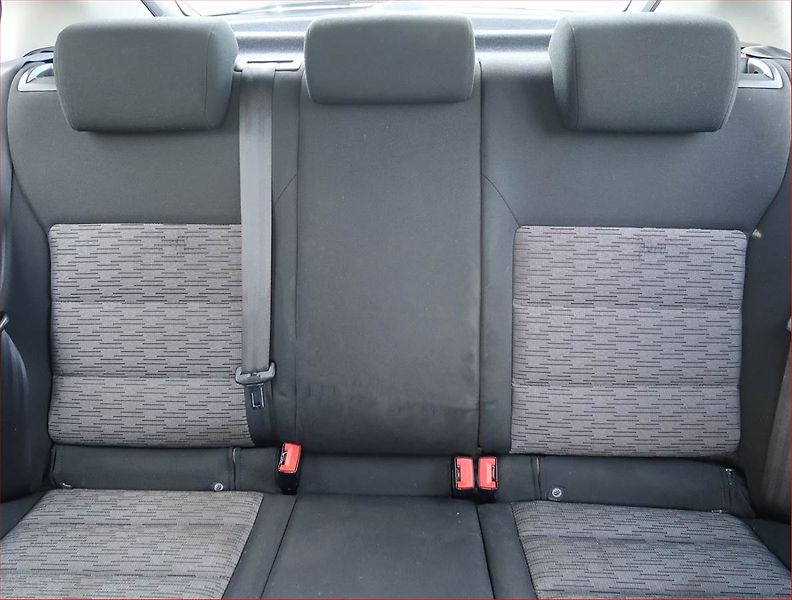 Škoda Octavia (2009) 2.0 TDI, po STK, rezervace - fotka 10 z 14