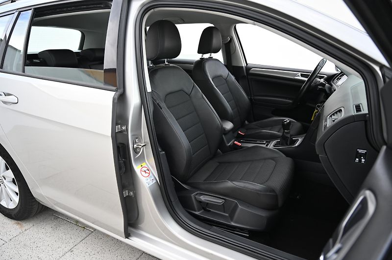 Volkswagen Golf VII 1.2TSI 77KW POHON ŘEMEN  - fotka 24 z 47