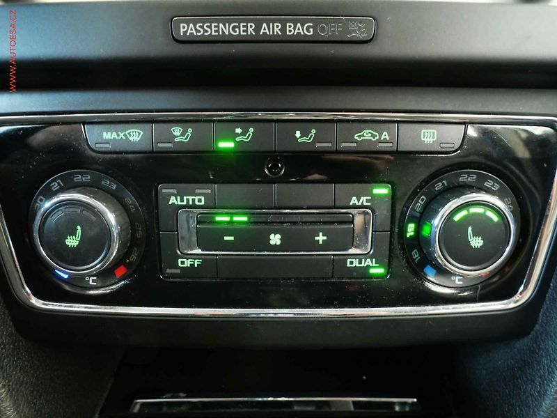 Škoda Superb (2015) 2.0 TDi 4x4, L&K, DSG, bixen - fotka 17 z 23