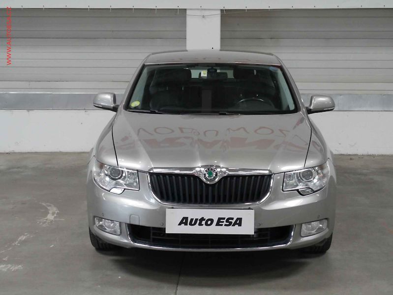 Škoda Superb (2012) 2.0 TDi, Elegance, DSG, kůže - fotka 2 z 22