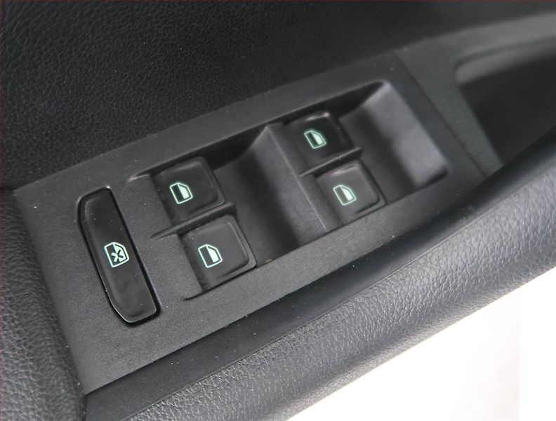 Škoda Octavia (2013) 2.0 TDI, Tempomat - fotka 17 z 18